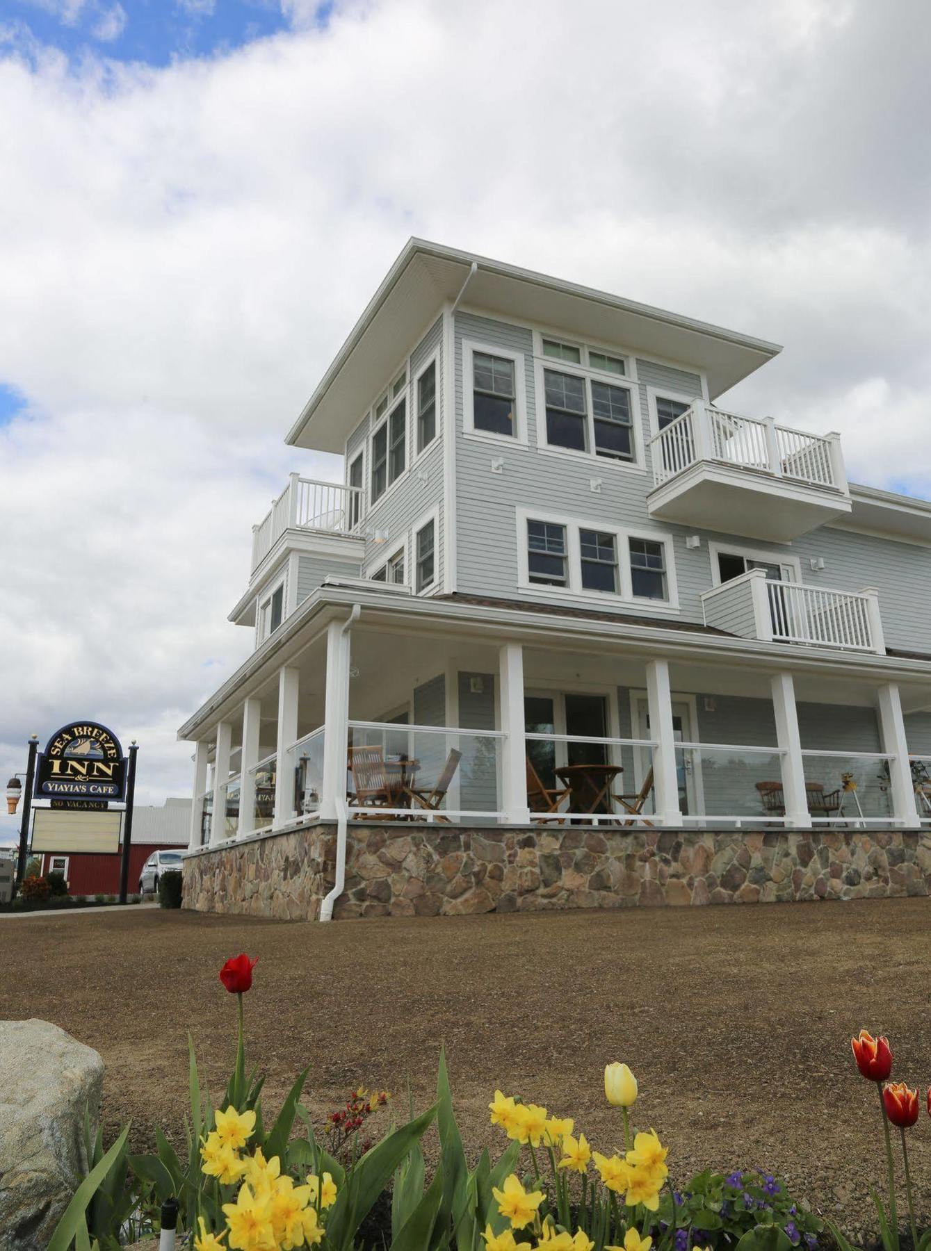 The Sea Breeze Inn Middletown Exterior photo